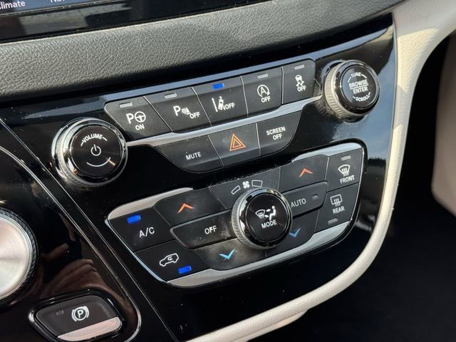 Used 2020 Chrysler Pacifica Touring-L Plus w/ Tire & Wheel Group FWD image 19