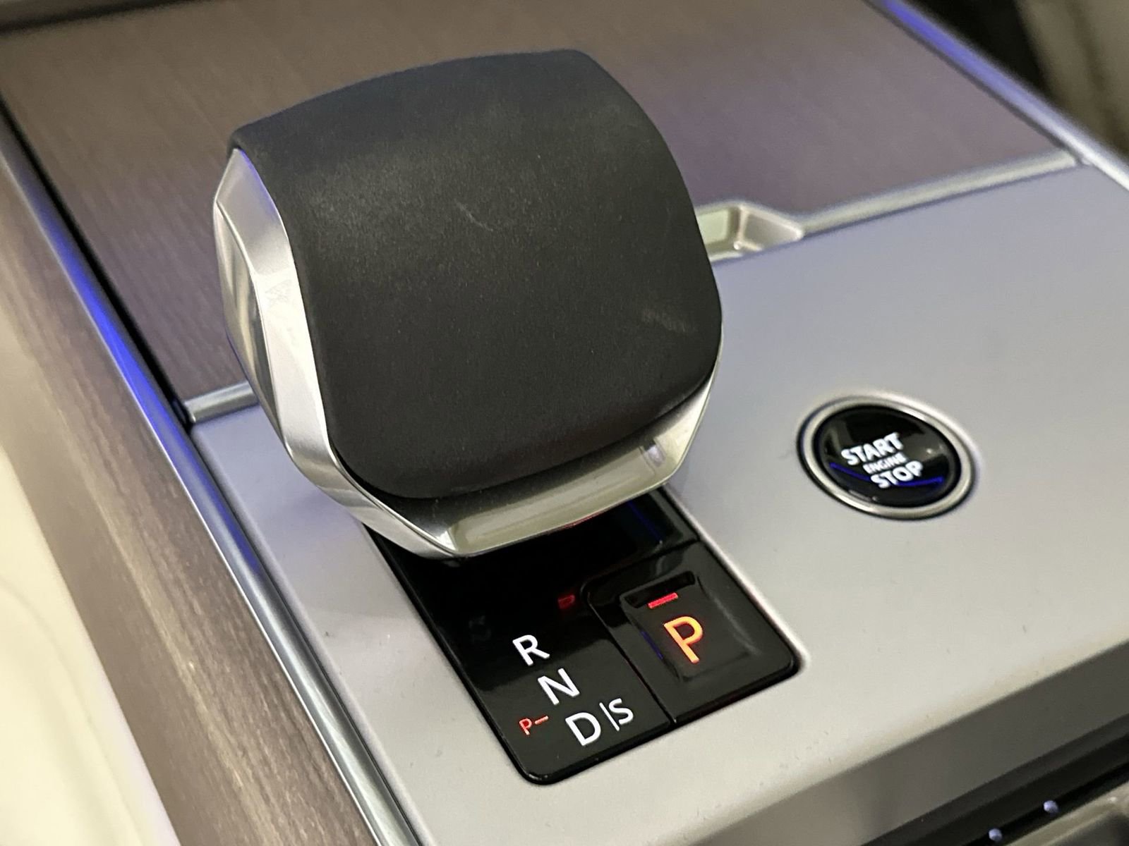 Used 2024 Land Rover Range Rover Long Wheelbase SE image 20