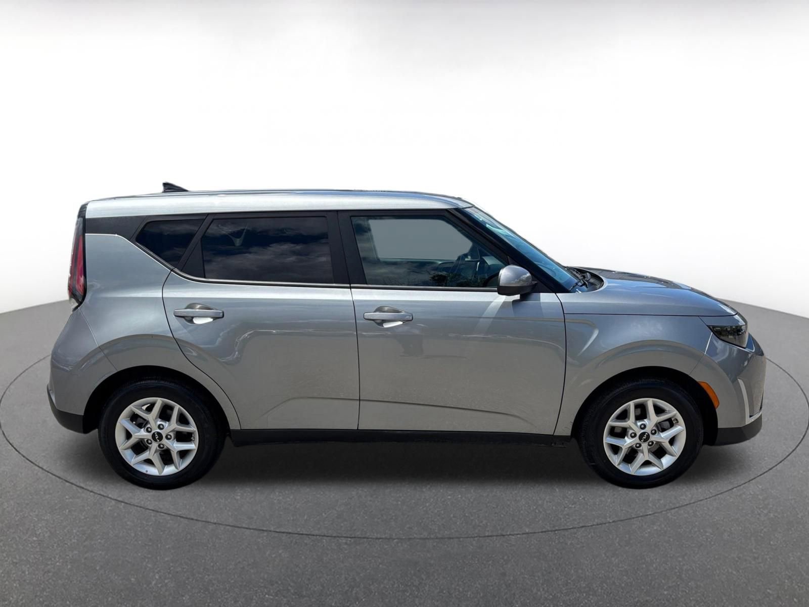 Used 2025 Kia Soul LX w/ LX Technology Package FWD image 15