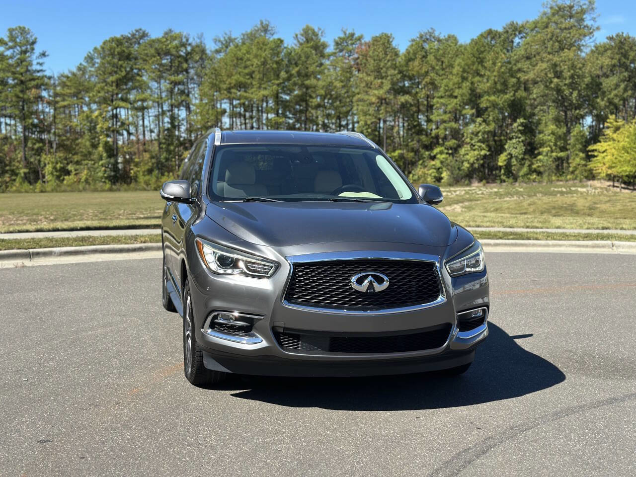 Used 2019 INFINITI QX60 Luxe w/ Essential Package image 4