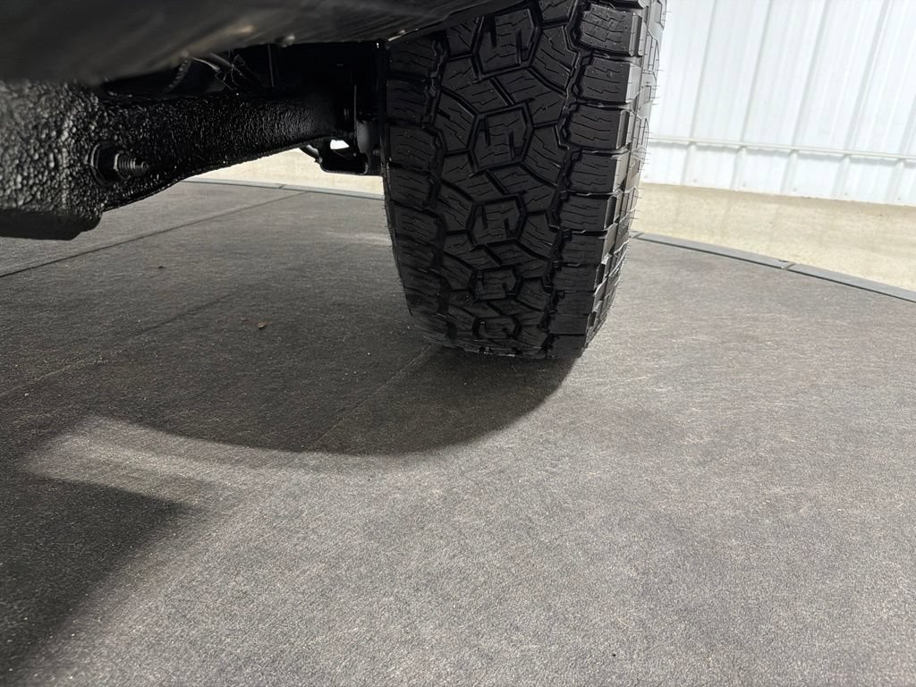 Used 2004 Chevrolet Tahoe 4WD w/ Skid Plate Package image 32