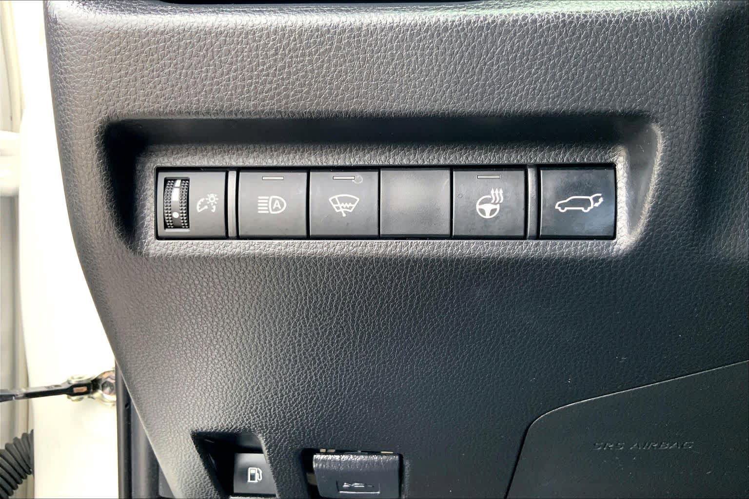 Used 2021 Toyota RAV4 SE w/ Weather & Moonroof Package AWD/4WD image 33