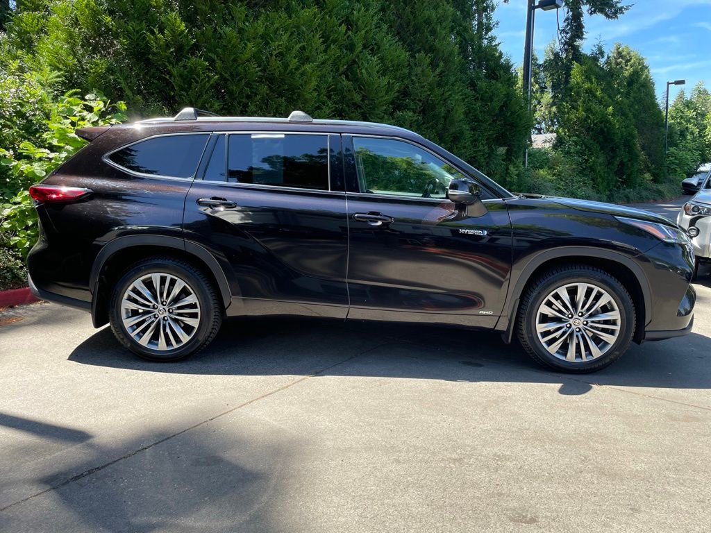 Used 2020 Toyota Highlander Platinum AWD/4WD image 3