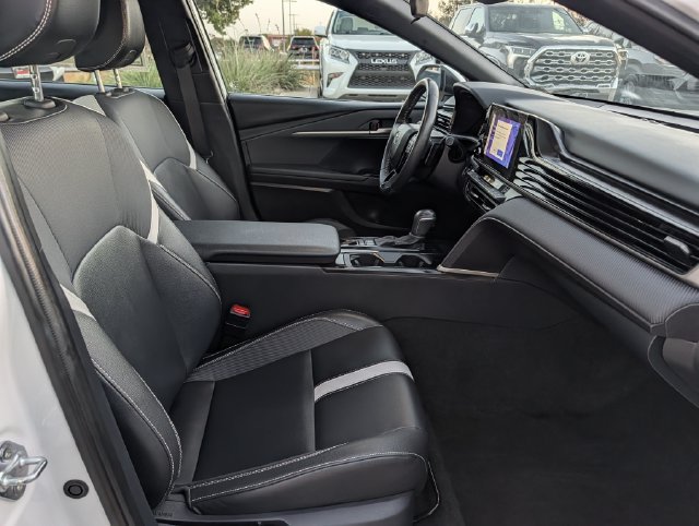 Used 2025 Toyota Camry SE FWD image 31