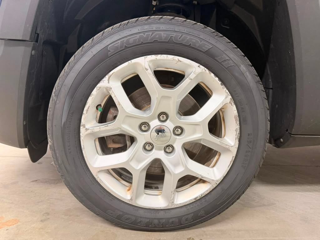Used 2018 Jeep Renegade Latitude w/ Cold Weather Group AWD/4WD image 16