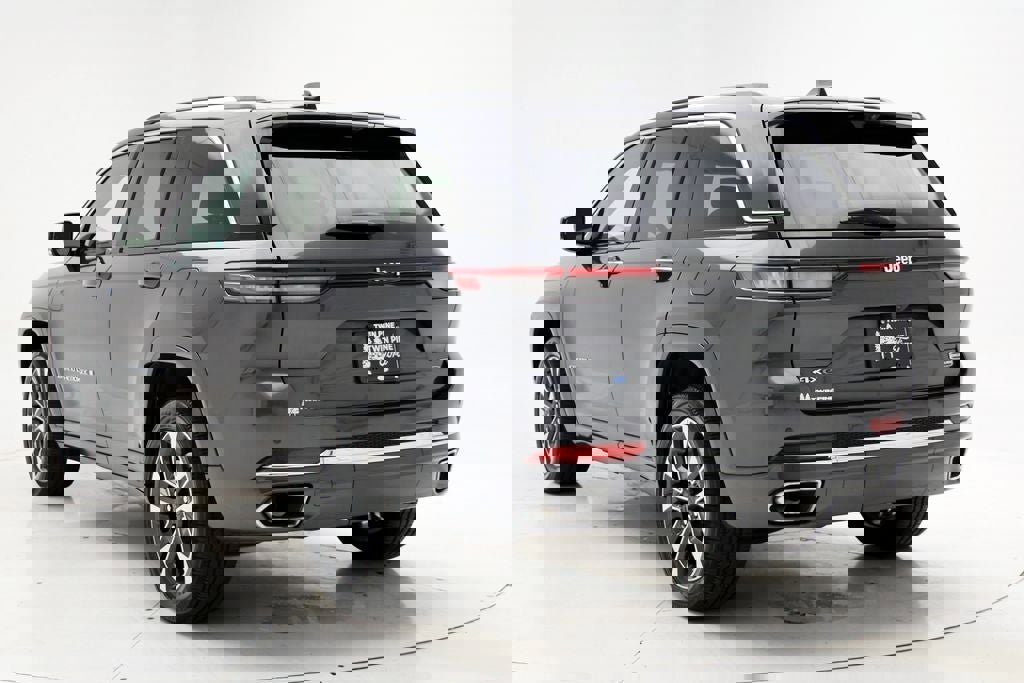 Used 2023 Jeep Grand Cherokee Overland w/ Luxury Tech Group IV image 6