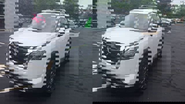New 2025 Nissan Pathfinder SL w/ SL Premium Package image 4