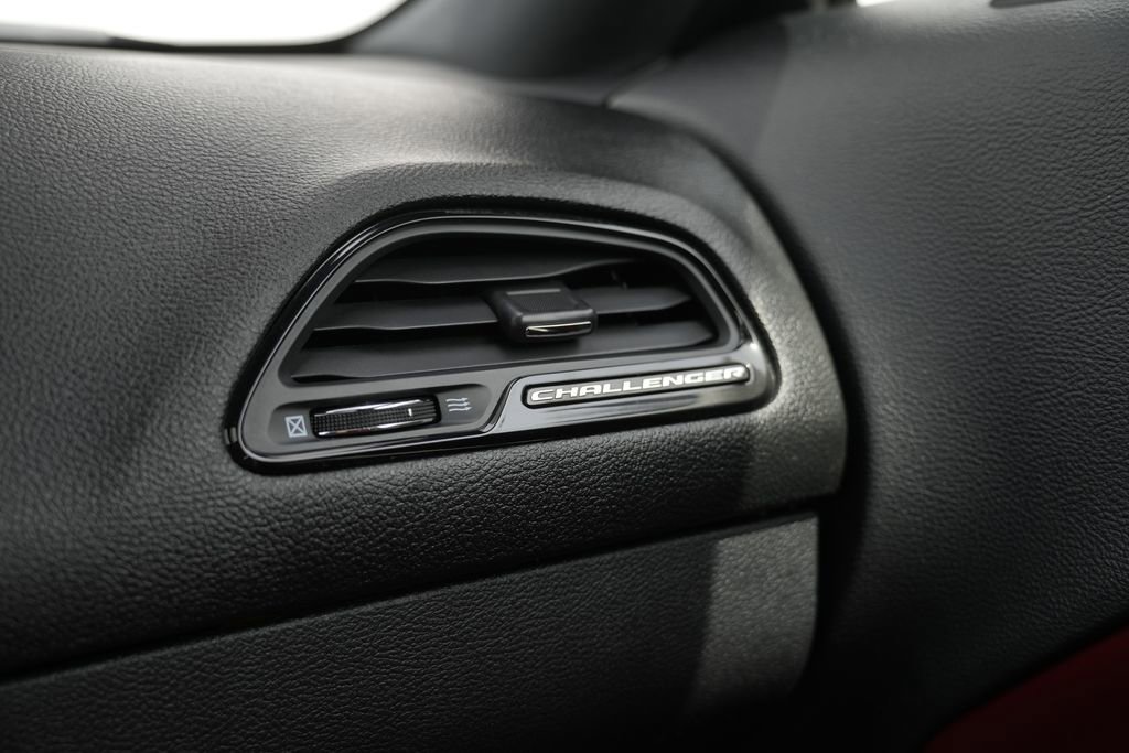 Used 2015 Dodge Challenger R/T Plus image 29