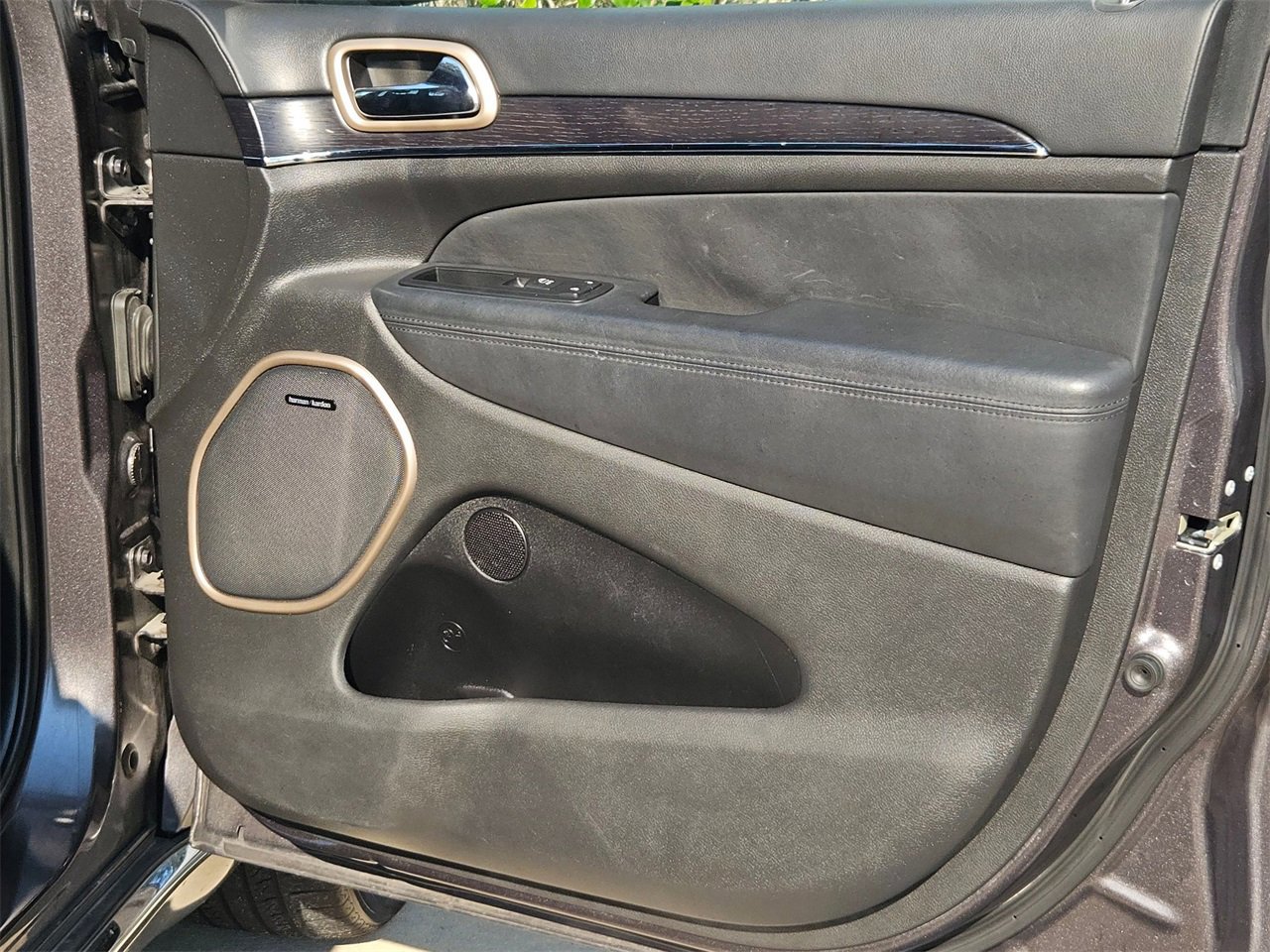 Used 2015 Jeep Grand Cherokee Summit image 19