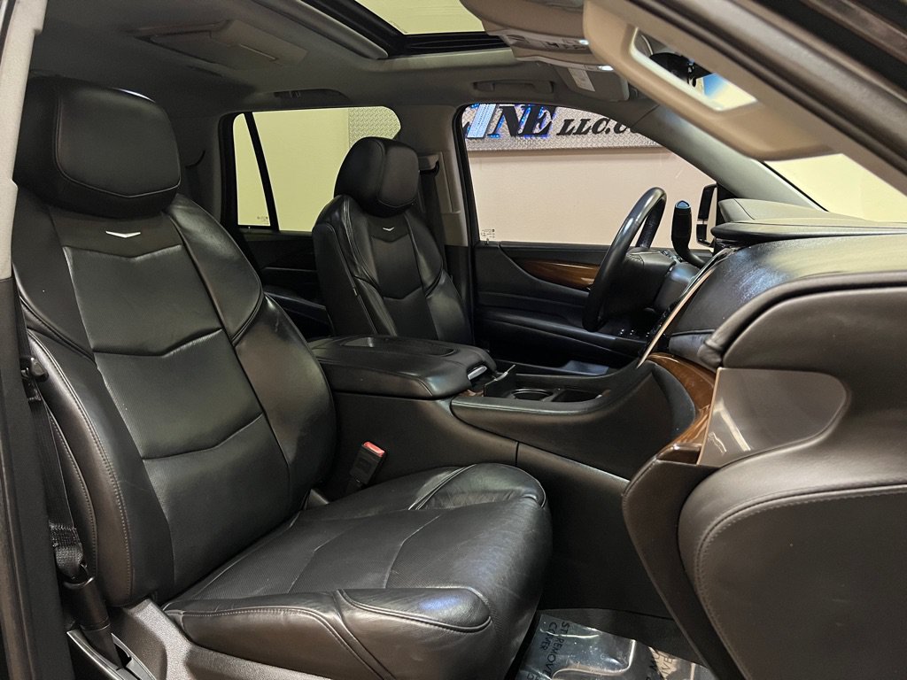 Used 2018 Cadillac Escalade Luxury RWD image 30