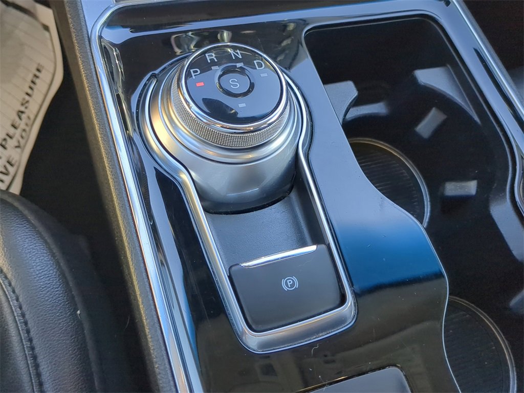 Used 2020 Ford Edge Titanium image 26