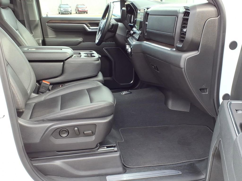 Certified 2025 GMC Sierra 1500 SLT image 4