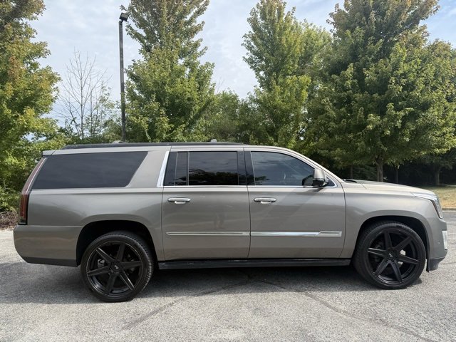 Used 2017 Cadillac Escalade ESV Platinum image 2