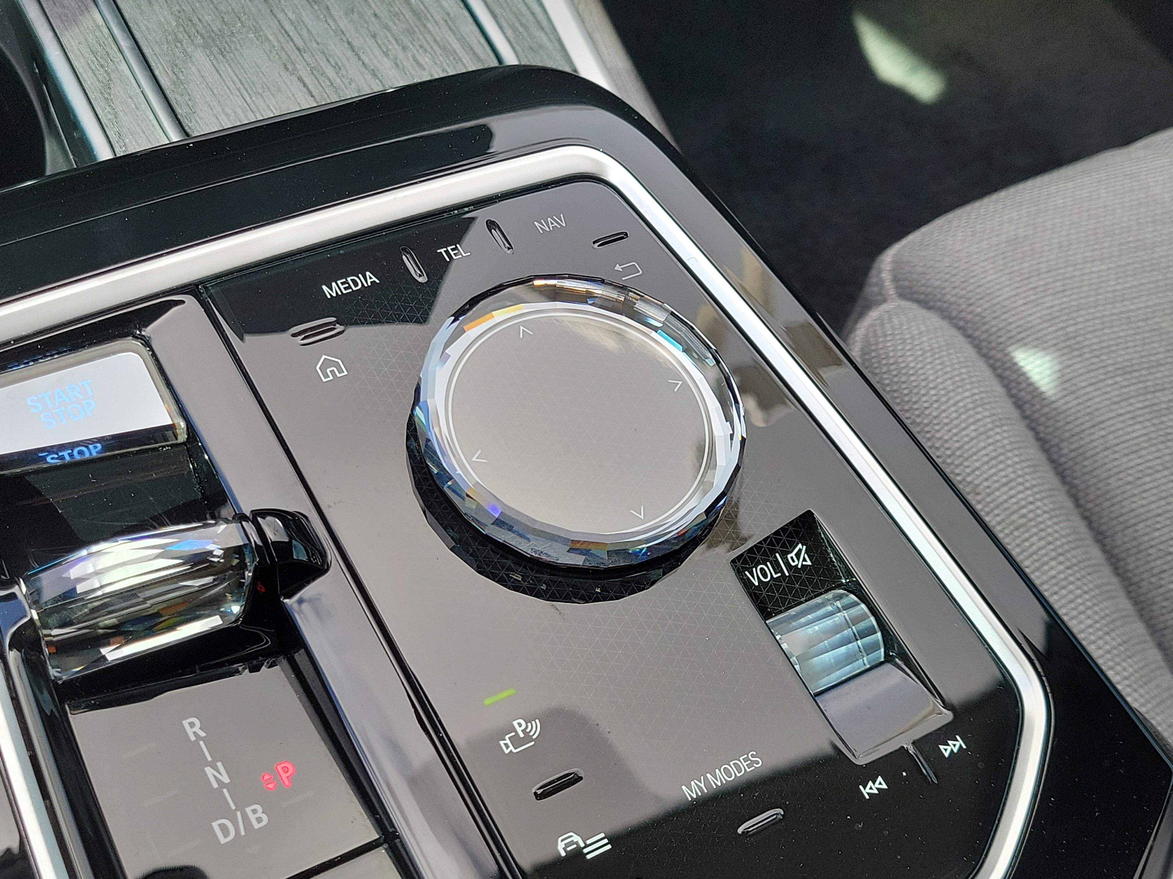 Certified 2024 BMW i7 xDrive60 AWD/4WD image 28