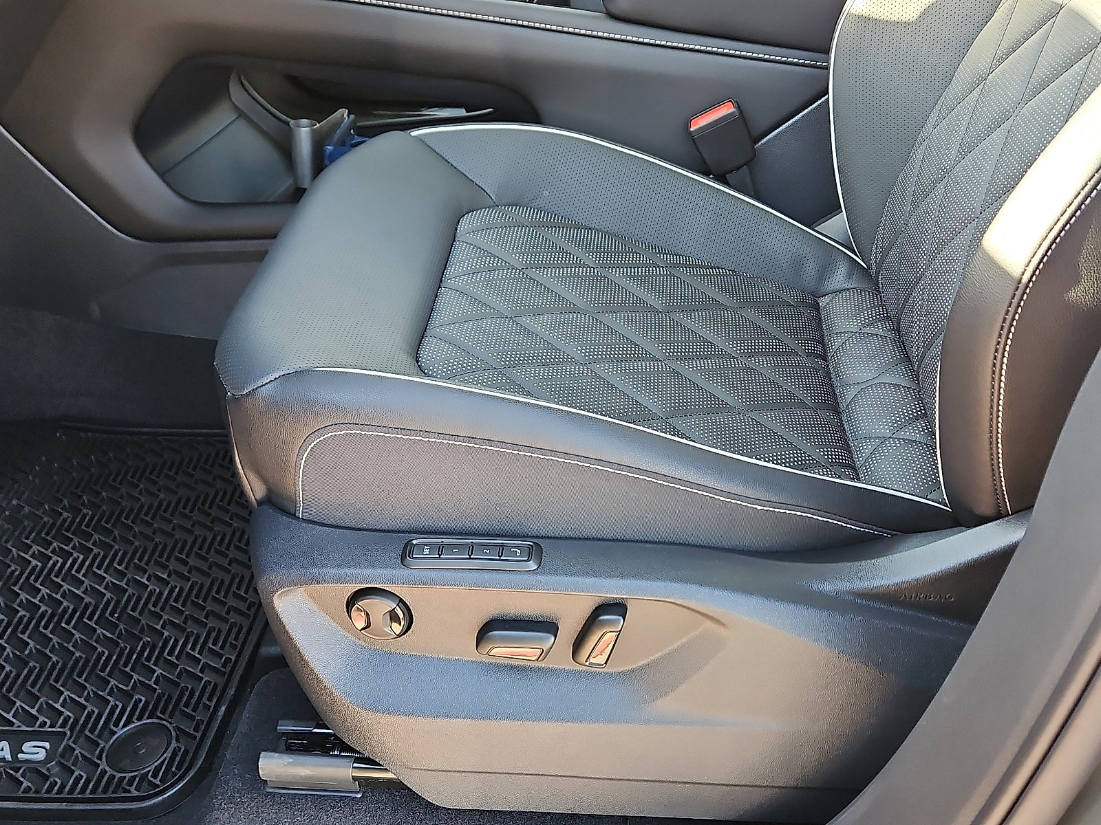 New 2026 Volkswagen Atlas SEL Premium R-Line image 14