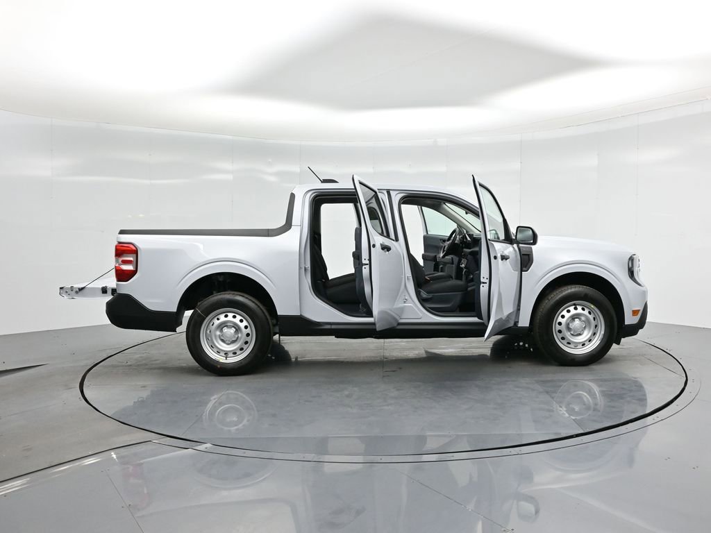 New 2025 Ford Maverick XL image 4