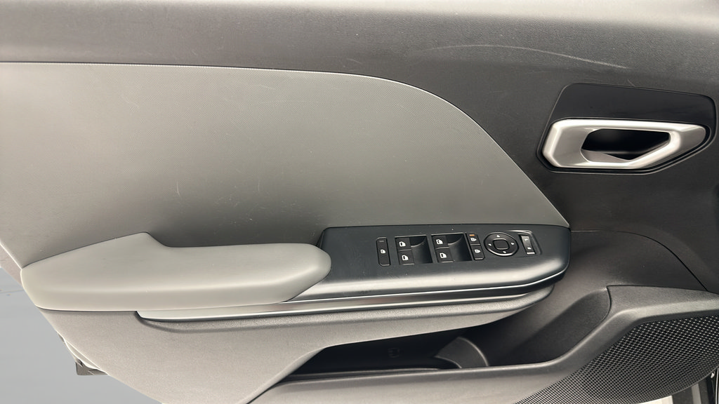 Used 2025 Kia K4 FWD image 12