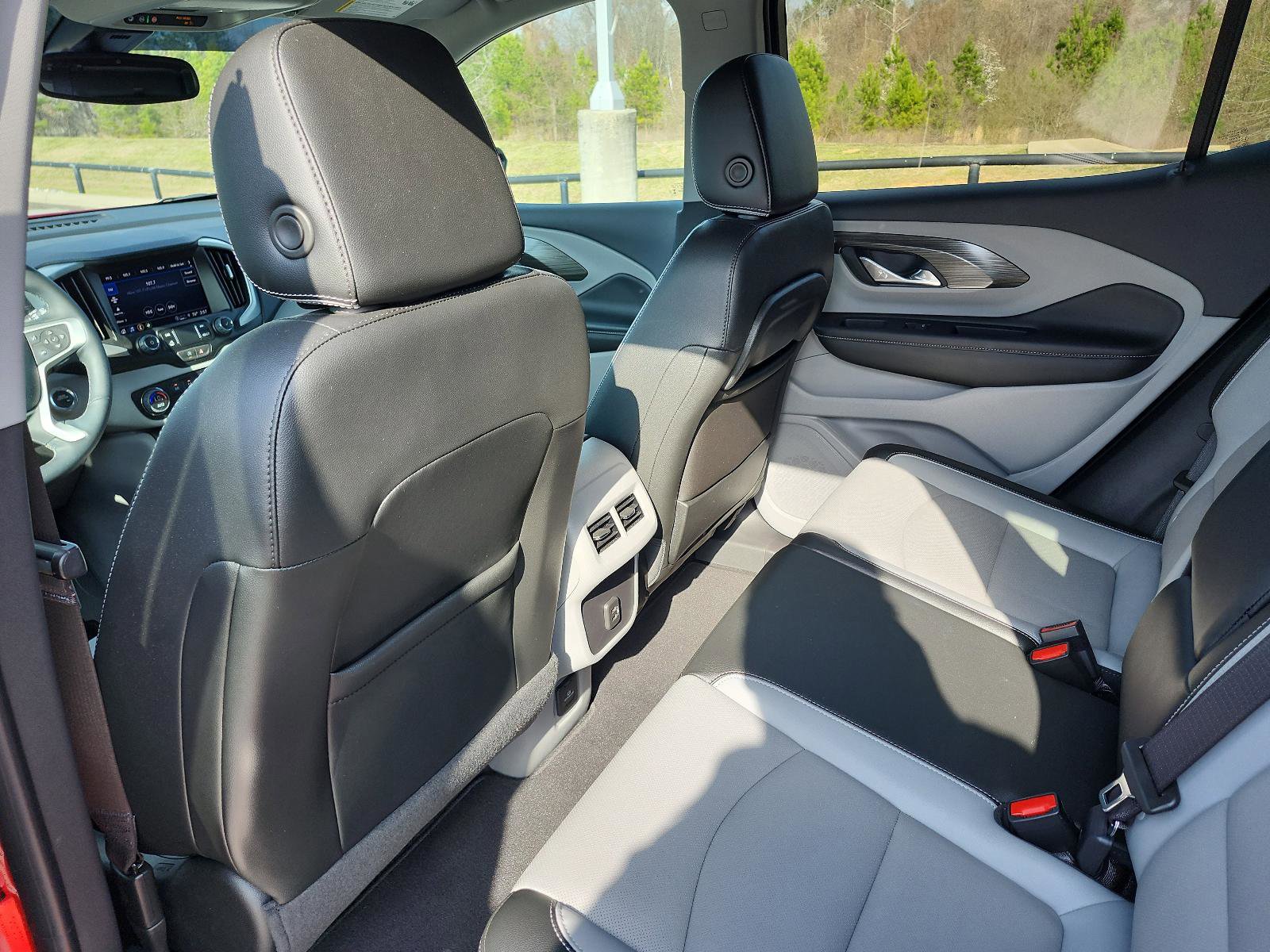 Certified 2024 GMC Terrain SLT image 11