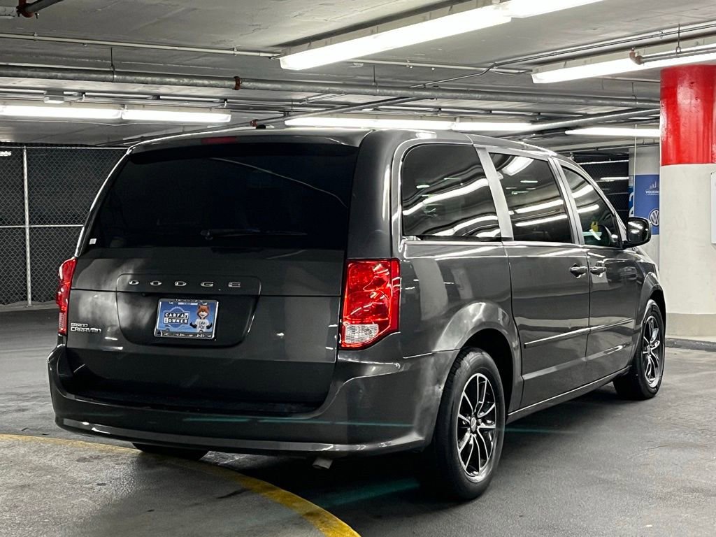 Used 2017 Dodge Grand Caravan SXT w/ Driver Convenience Group FWD image 5
