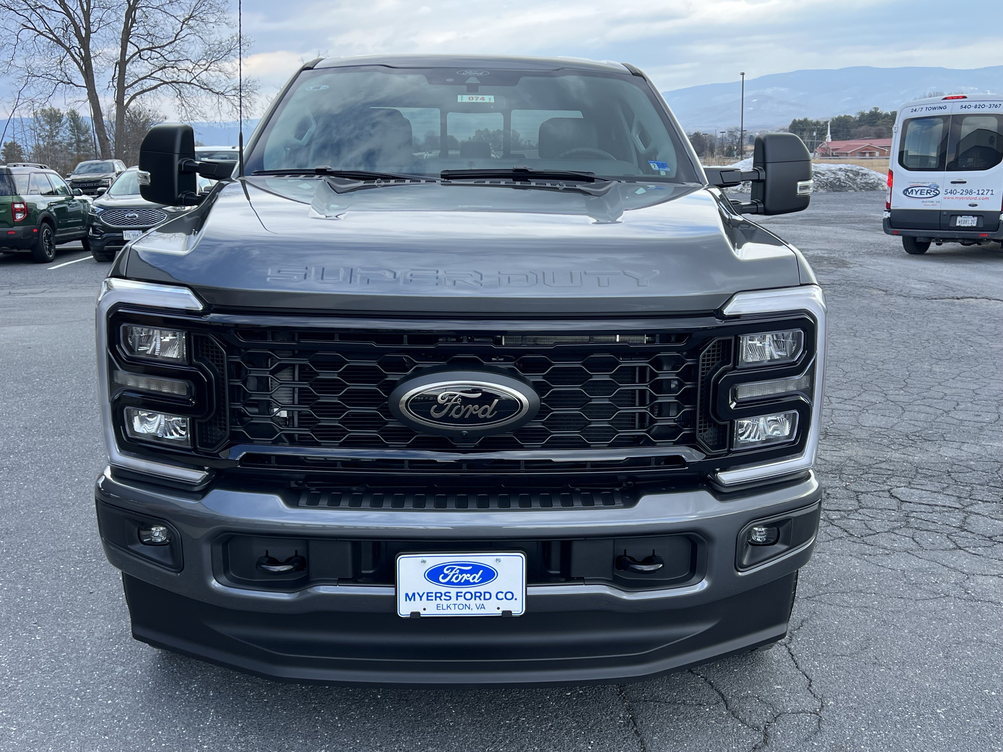 New 2026 Ford F350 XLT w/ XLT Premium Package AWD/4WD image 3