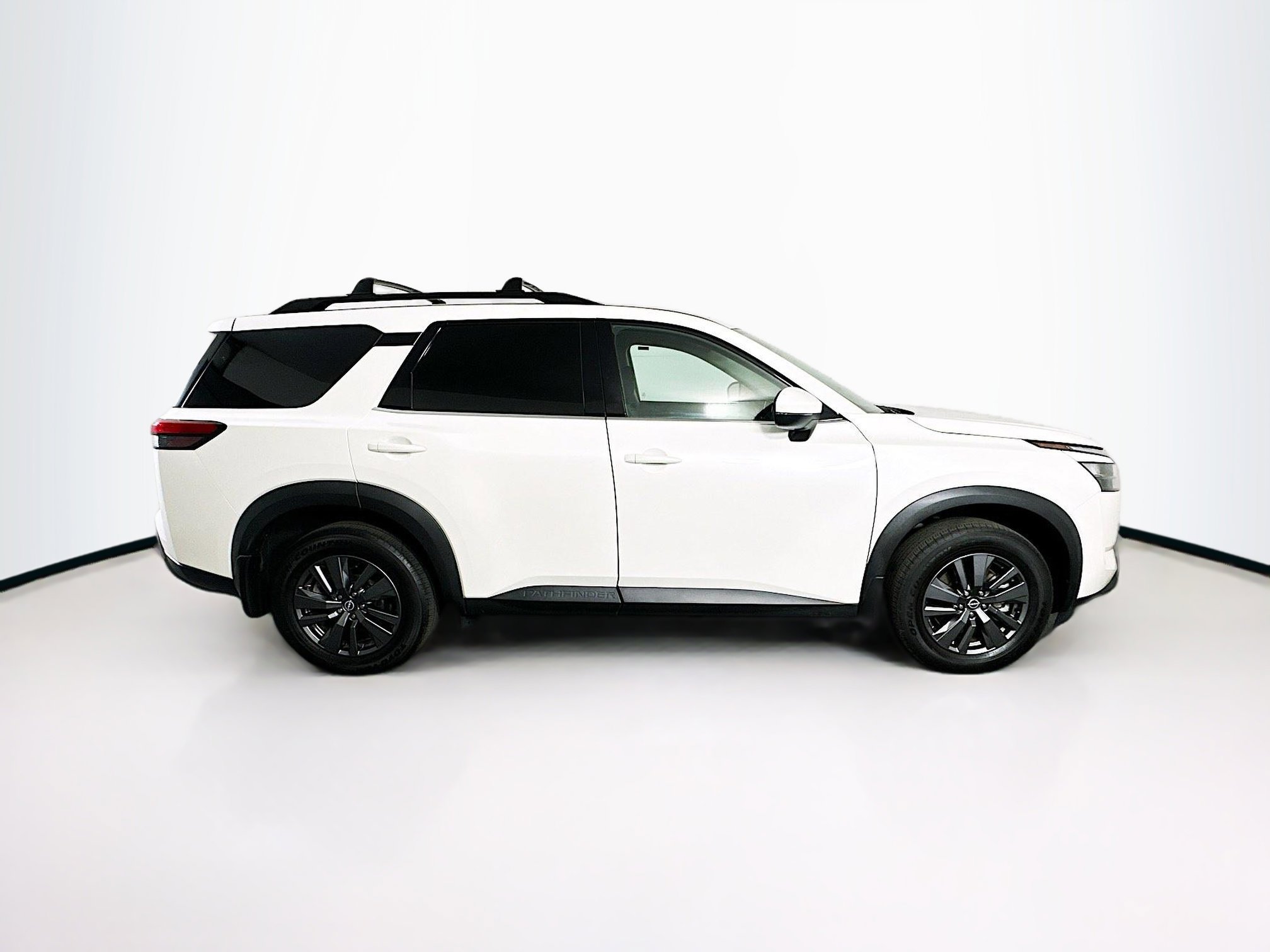 Used 2024 Nissan Pathfinder SV image 10