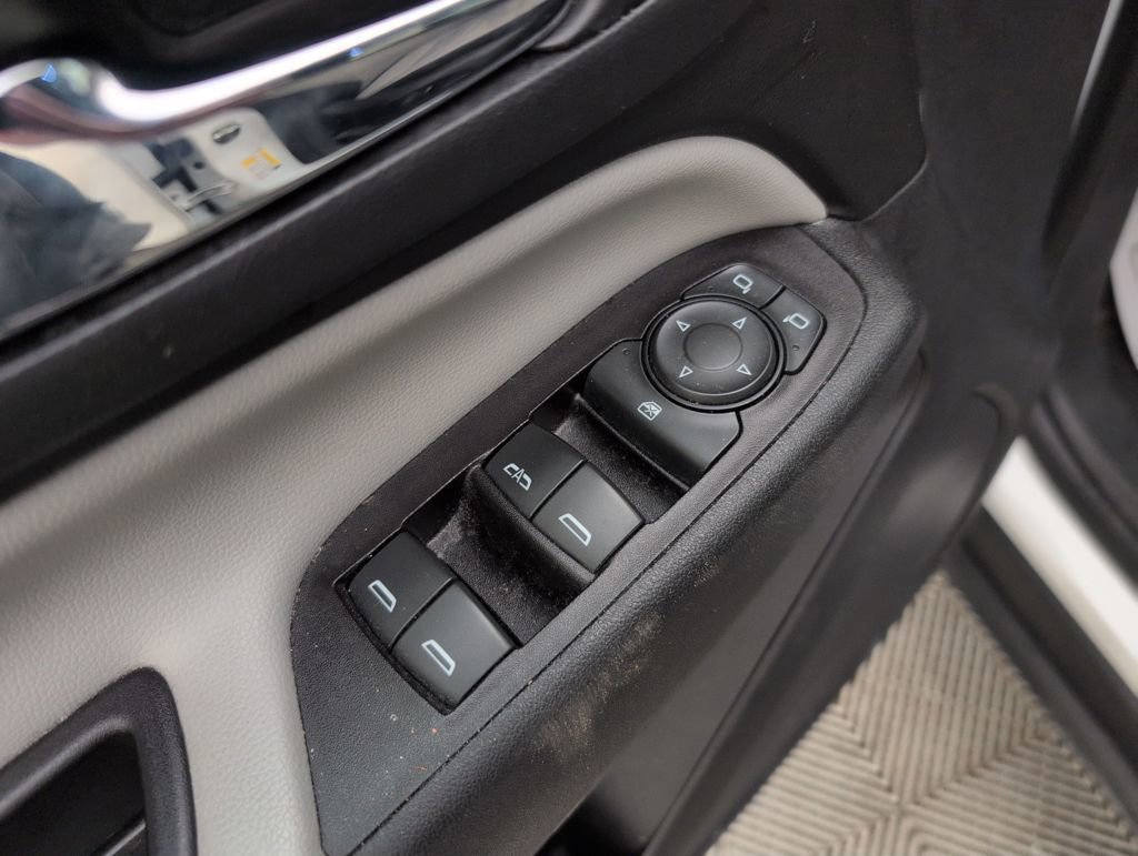 Used 2020 Chevrolet Equinox LT image 38