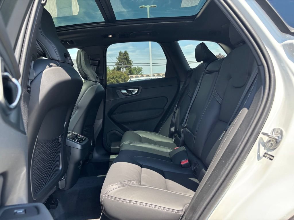 New 2026 Volvo XC60 B5 Ultra w/ Climate Package AWD/4WD image 16