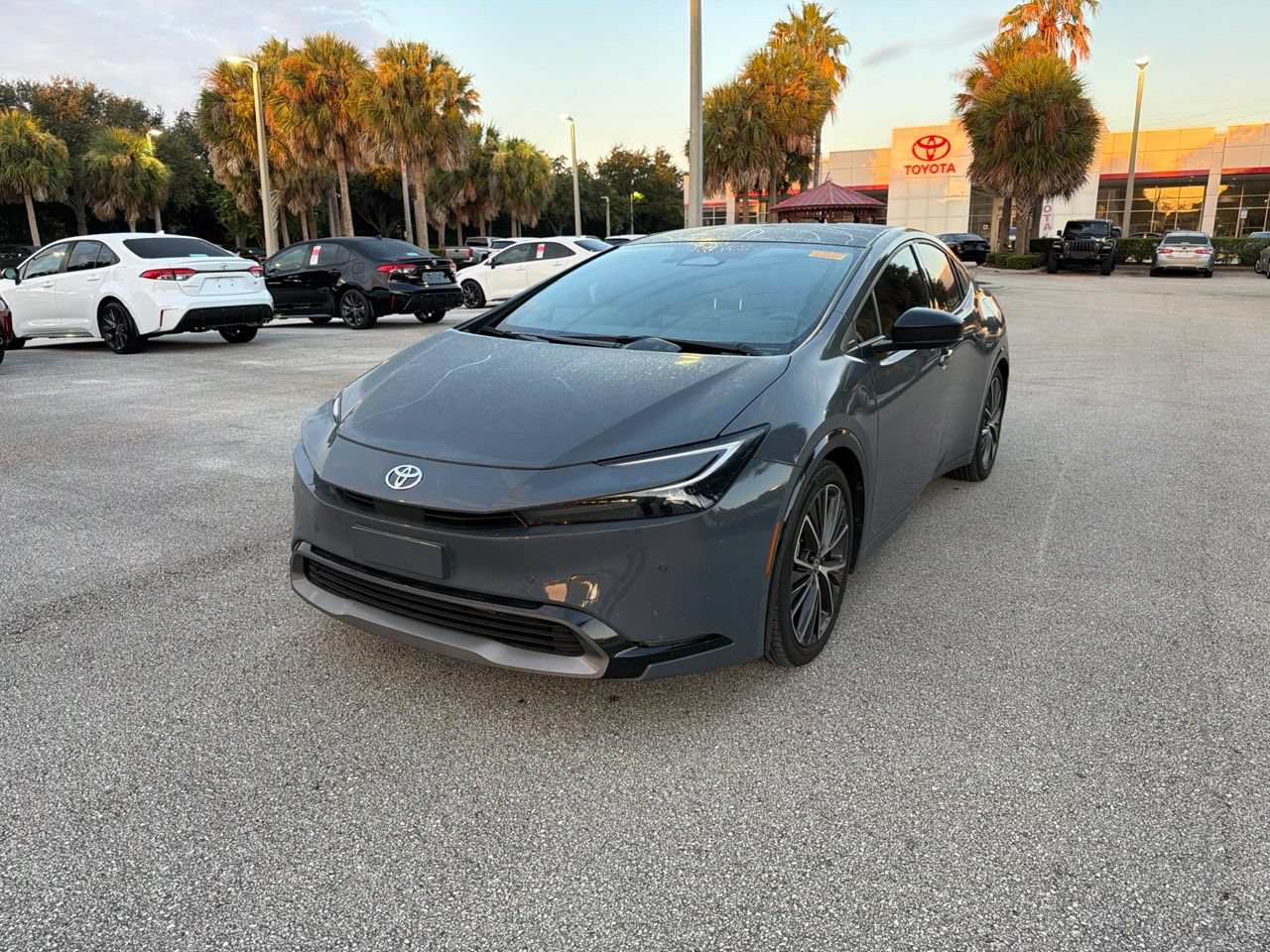 Used 2024 Toyota Prius XLE FWD image 1