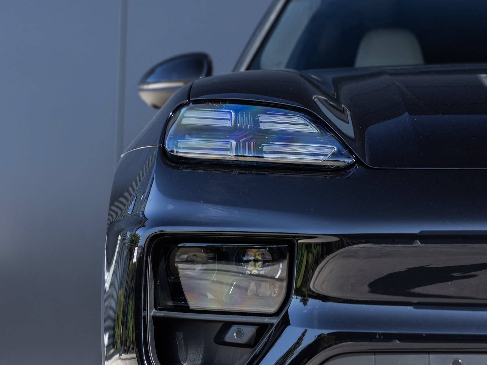 Used 2025 Porsche Macan 4 Electric AWD/4WD image 19