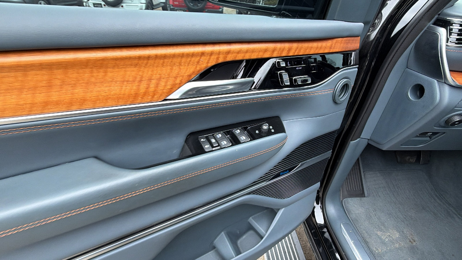 Certified 2022 Jeep Grand Wagoneer Series II image 15