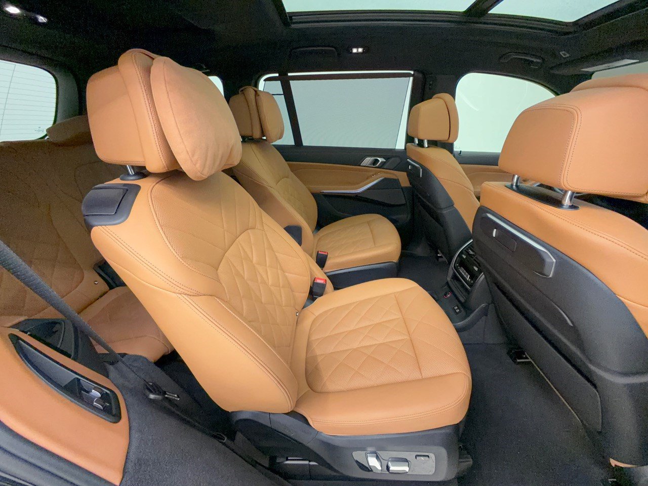 Certified 2024 BMW X7 xDrive40i w/ M Sport Package AWD/4WD image 29