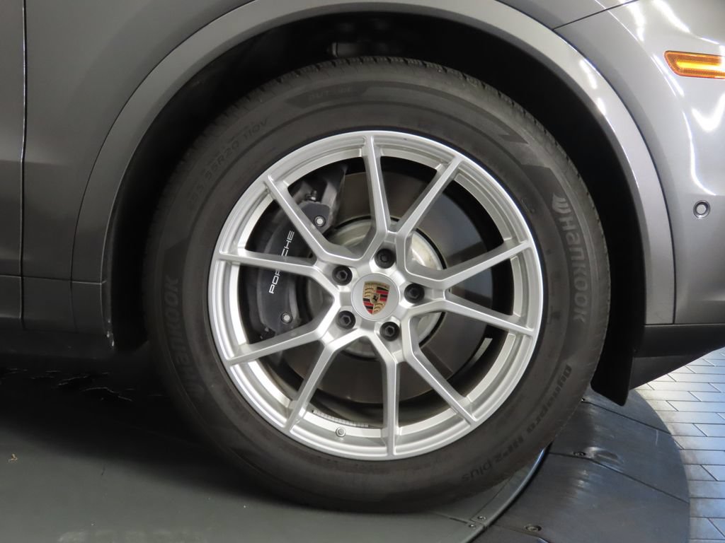 Certified 2026 Porsche Cayenne E-Hybrid Coupe AWD/4WD image 11