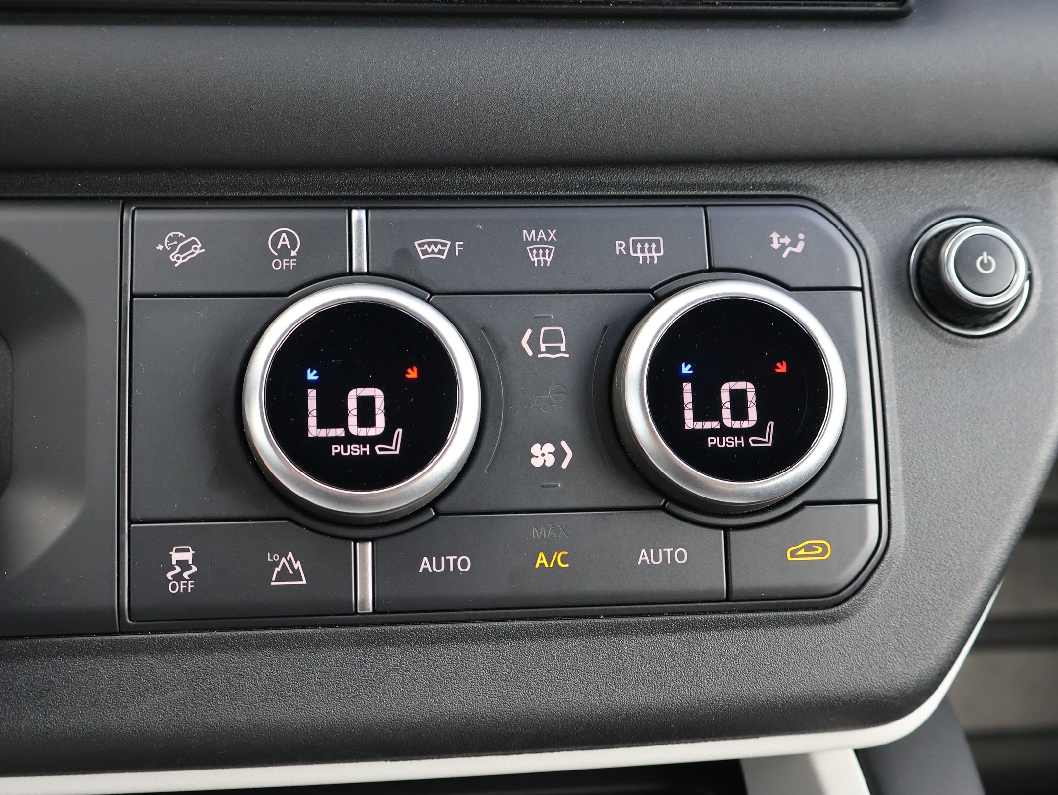 Used 2025 Land Rover Defender 110 S AWD/4WD image 27