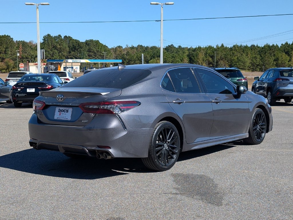 Used 2023 Toyota Camry XSE FWD image 5