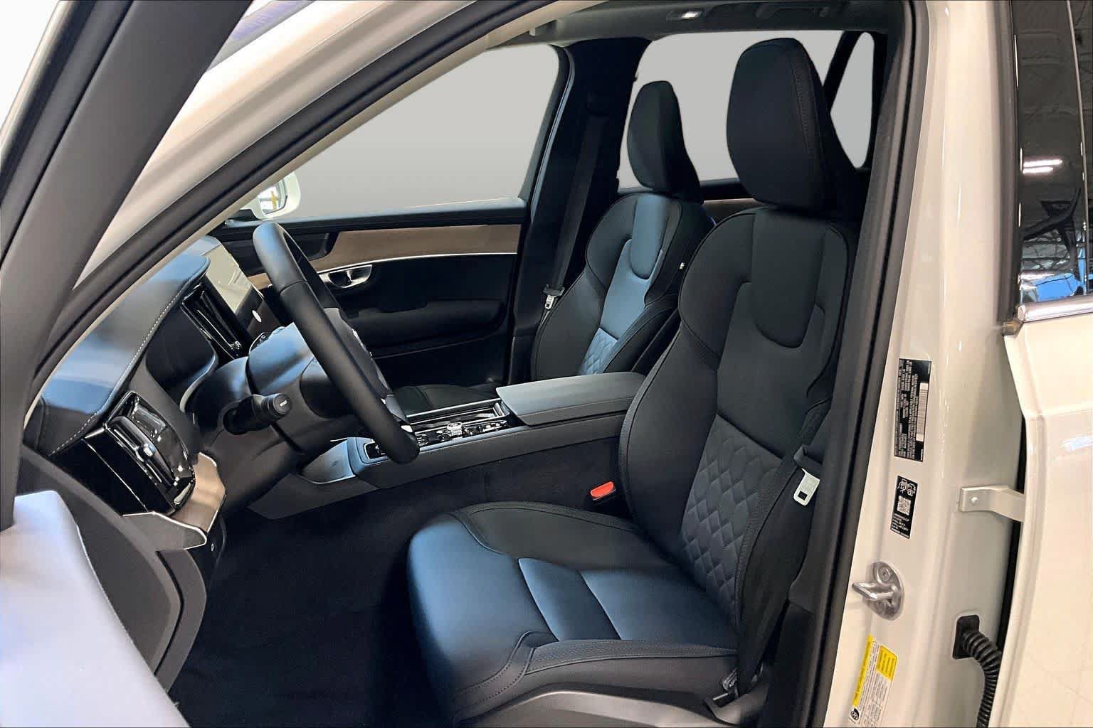 New 2026 Volvo XC90 B6 Plus w/ Protection Package Premier AWD/4WD image 13