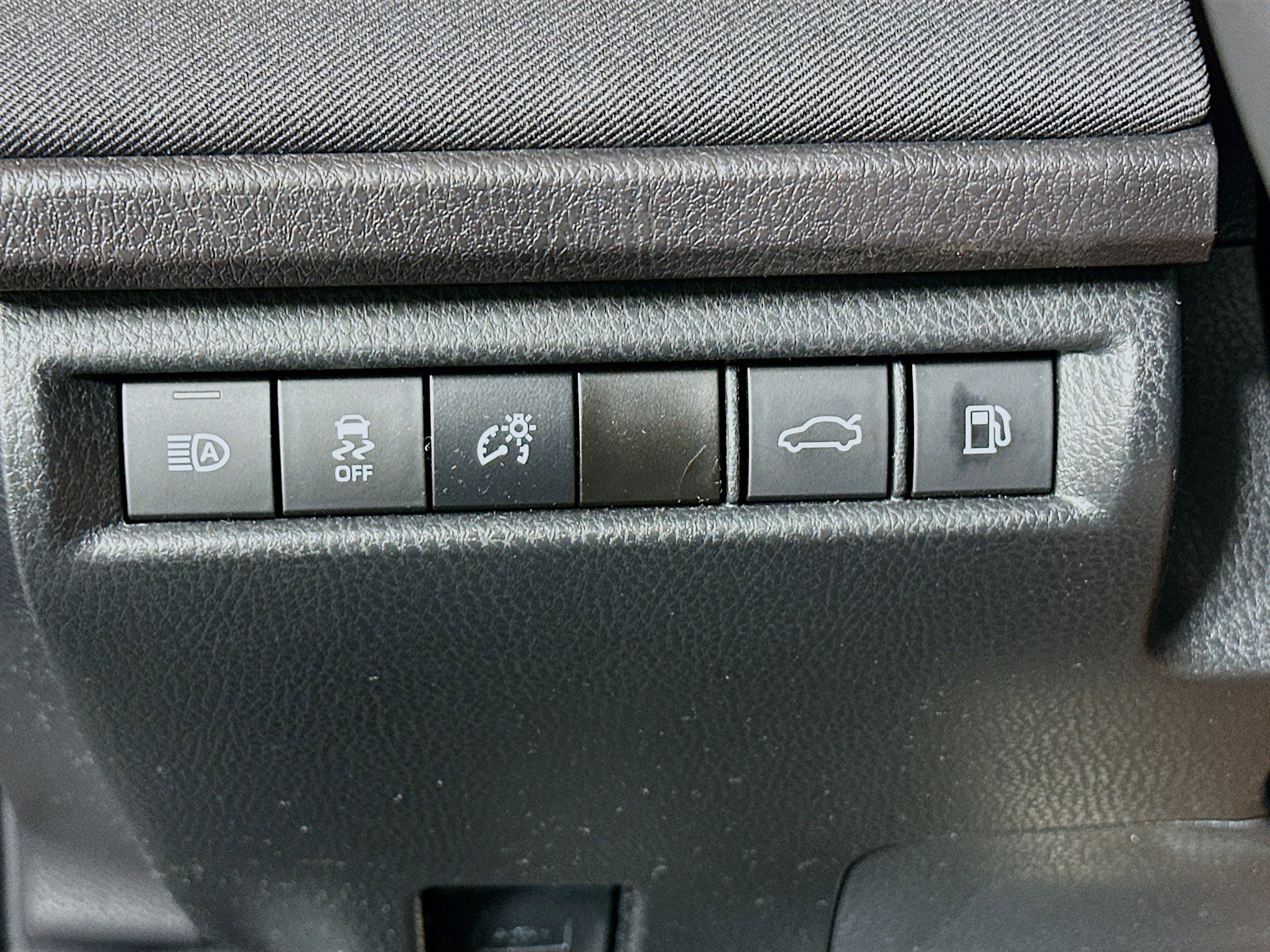 Used 2025 Toyota Camry LE w/ Convenience Package image 17