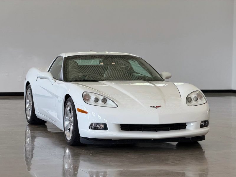 Used 2005 Chevrolet Corvette Coupe w/ Preferred Equipment Group RWD image 32