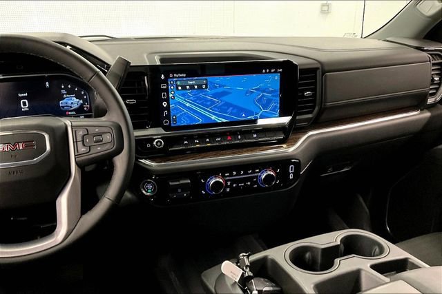 Used 2025 GMC Sierra 1500 SLE w/ Preferred Package AWD/4WD image 7