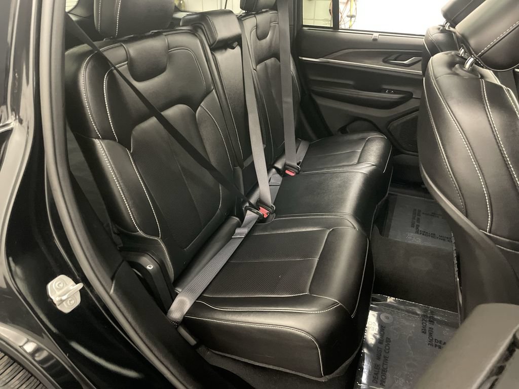 Used 2024 Jeep Grand Cherokee Limited w/ Luxury Tech Group II AWD/4WD image 22