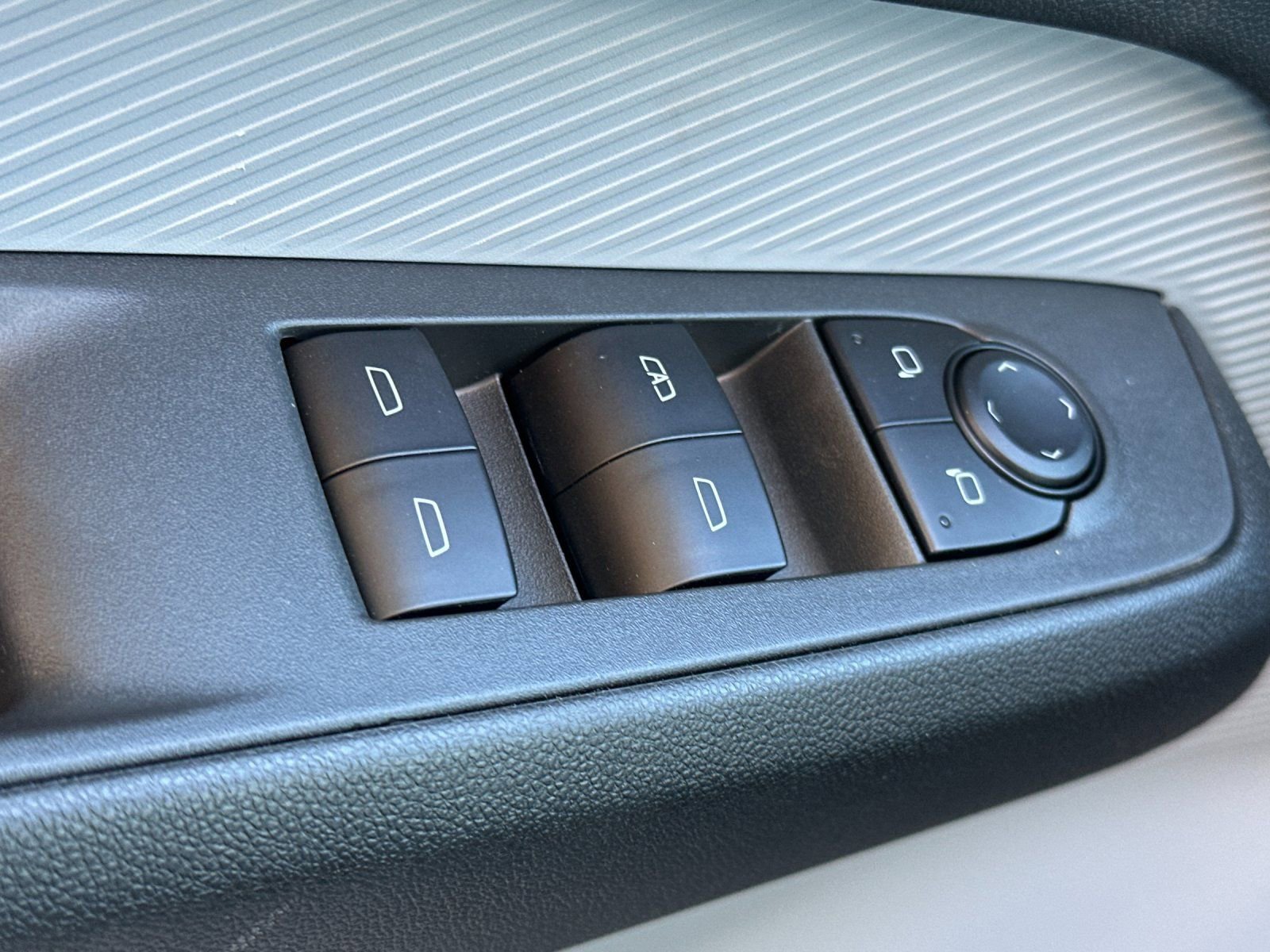 New 2027 Chevrolet Bolt LT w/ Comfort Package image 12