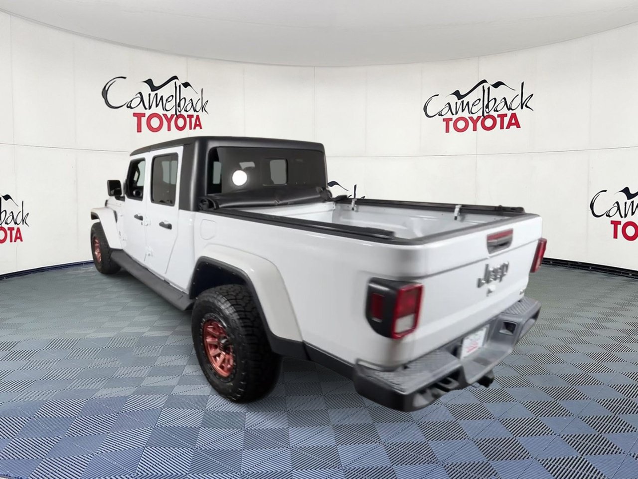 Used 2022 Jeep Gladiator Overland AWD/4WD image 8
