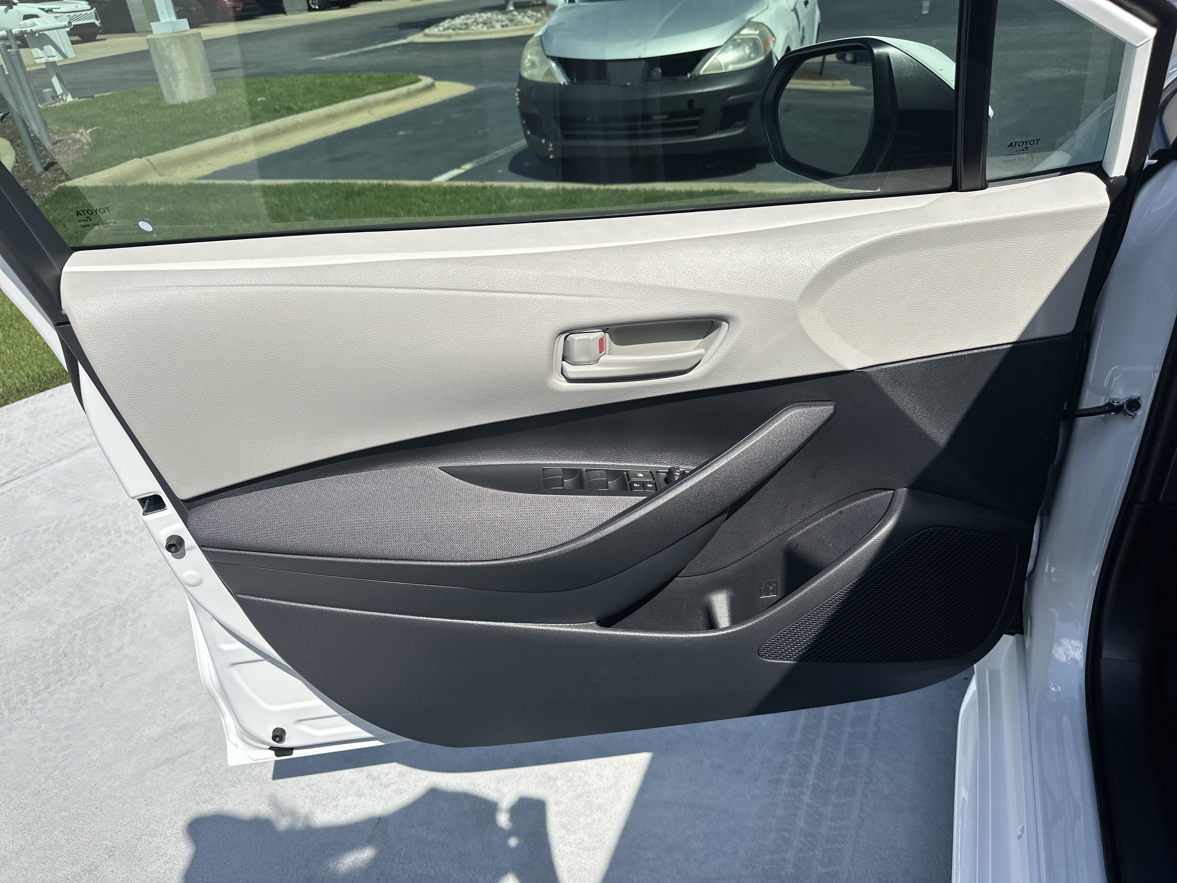 Used 2026 Toyota Corolla LE FWD image 14