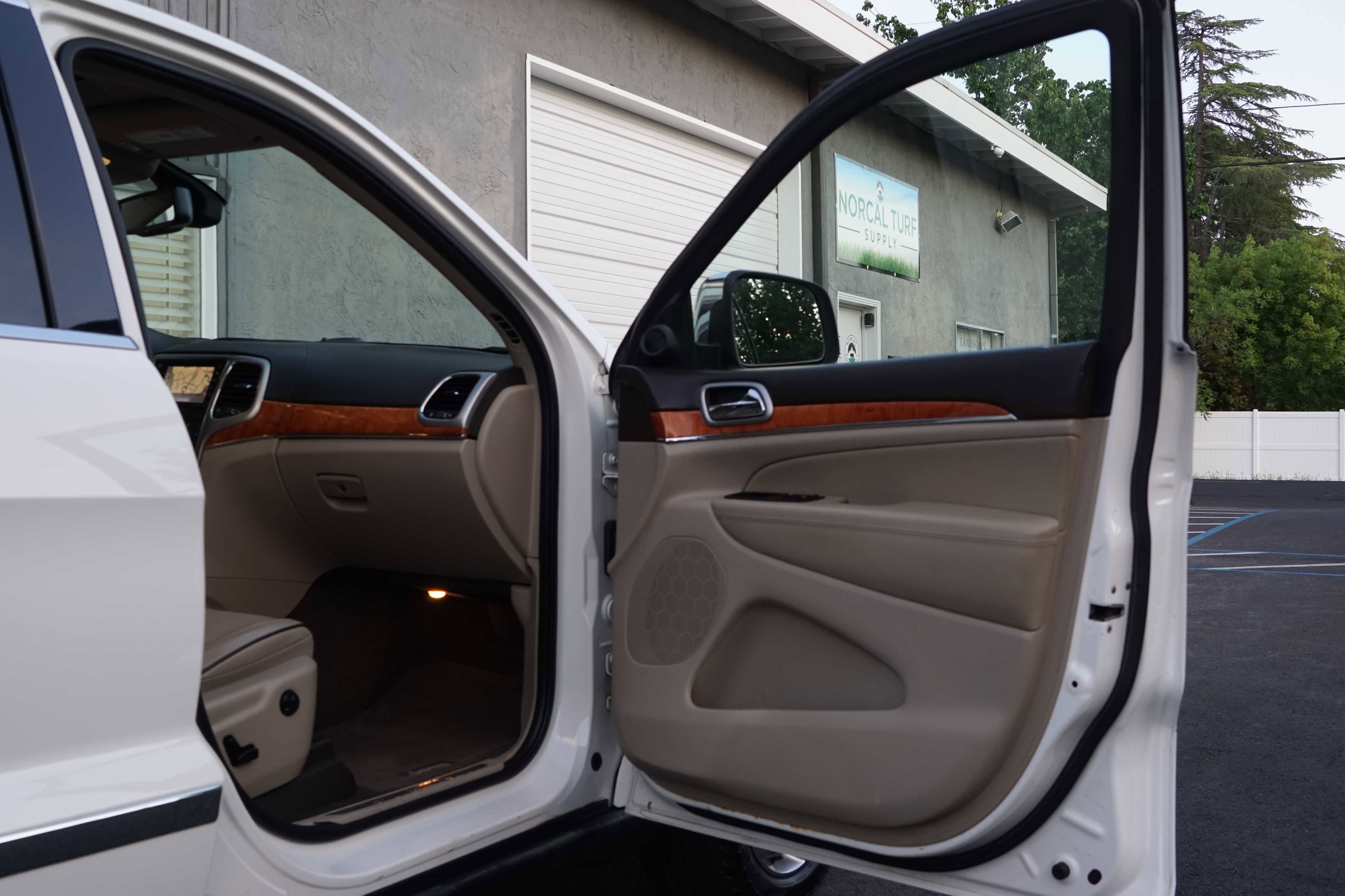 Used 2012 Jeep Grand Cherokee Overland image 32