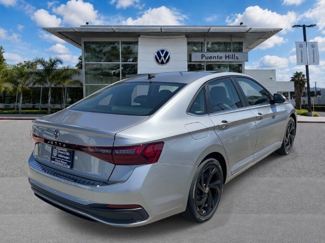New 2027 Volkswagen Jetta SE FWD image 4