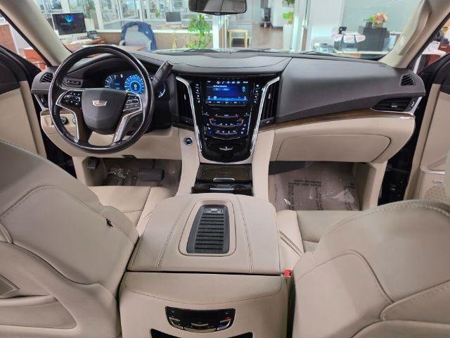 Used 2020 Cadillac Escalade Luxury AWD/4WD image 16