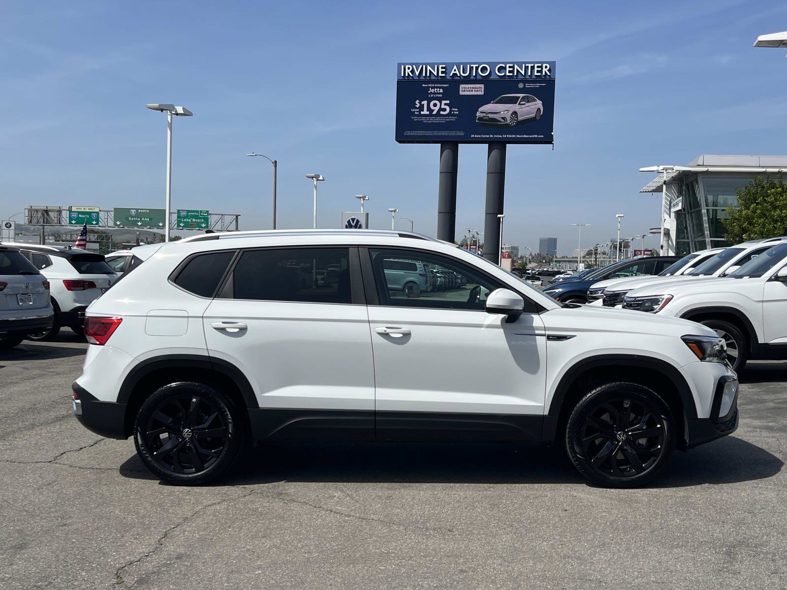 Certified 2023 Volkswagen Taos SE w/ Black Wheel Package image 25