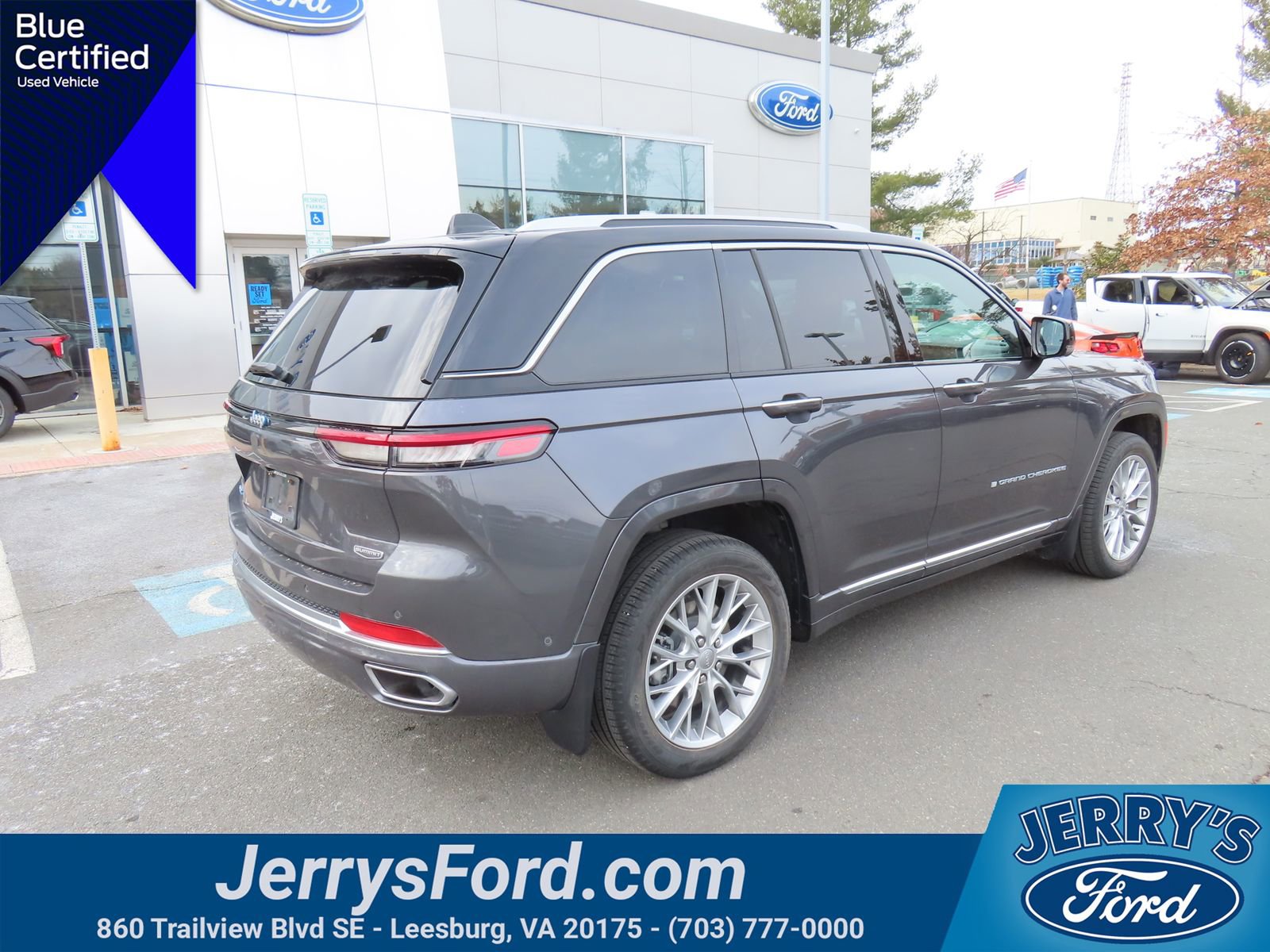 Used 2023 Jeep Grand Cherokee Summit w/ Luxury Tech Group V image 6