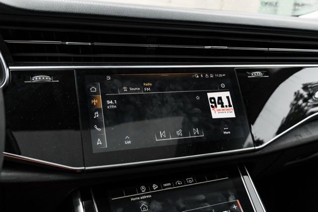 Used 2023 Audi Q8 Premium image 17