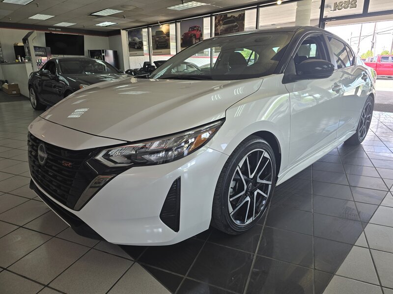 Used 2025 Nissan Sentra SR FWD image 1