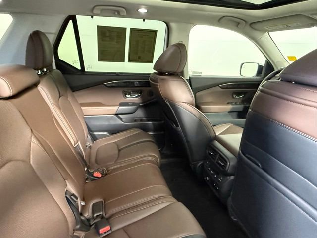 Used 2025 Honda Pilot Elite image 46